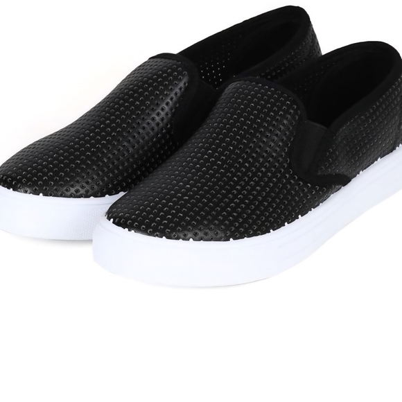 Qupid Shoes - Qupid Black and White Slip-On Loafers